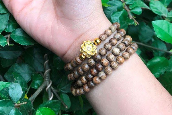 Vòng tay 108 hạt là vật phẩm mang ý nghĩa tâm linh, phong thủy
