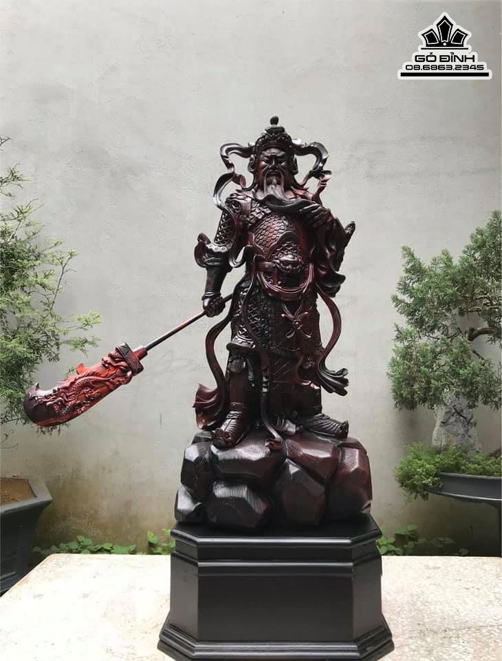 Tượng Quan Công Xách Đao gỗ Trắc