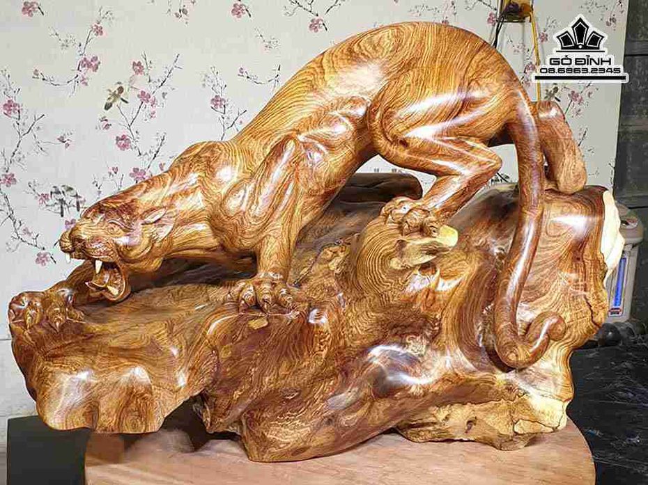 Tượng Báo săn mồi gỗ Cẩm