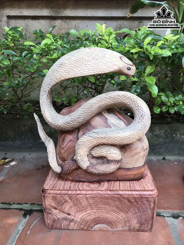 Tượng Rắn Gỗ Cẩm