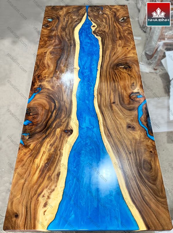 Bàn Epoxy gỗ Me Tây - tăng giá trị thẩm mỹ cho căn phòng