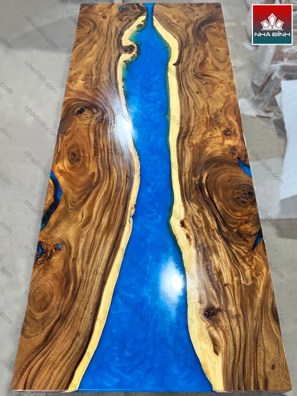 Sản phẩm tinh tế bàn Epoxy gỗ Me Tây