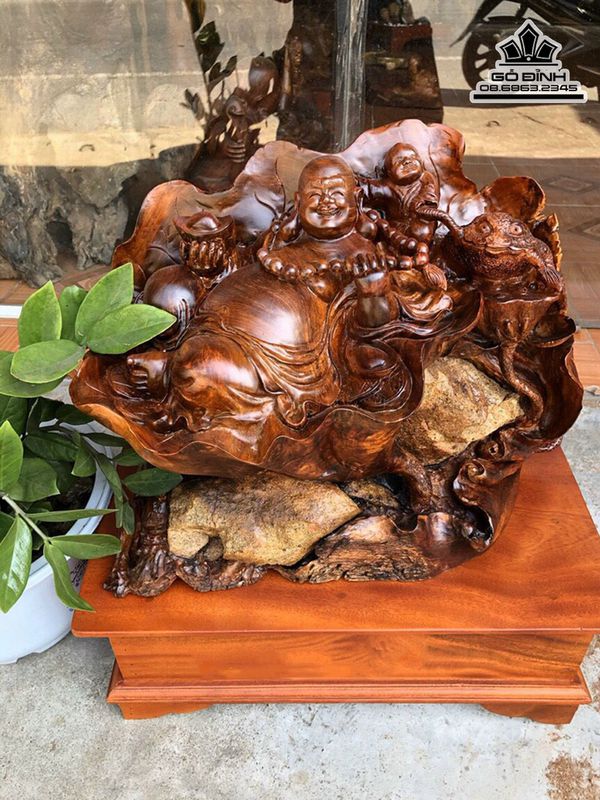 Tượng Phật Di Lặc Ngồi Lá Sen Gỗ Hương Ôm Đá