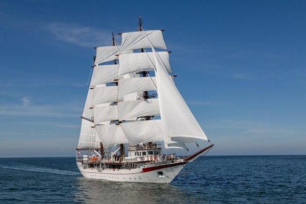 Tàu Buồm Hải Quân Việt Nam