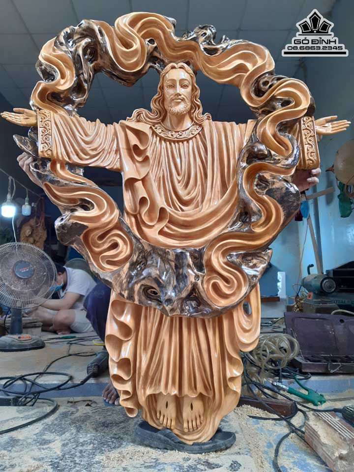 Tượng Chúa Phục Sinh gỗ Trai