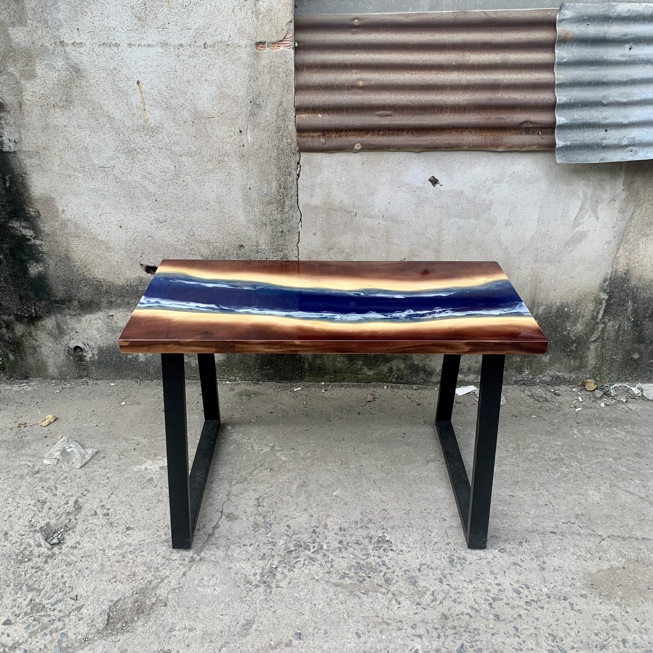 Mặt bàn gỗ Me Tây kết hợp keo Epoxy