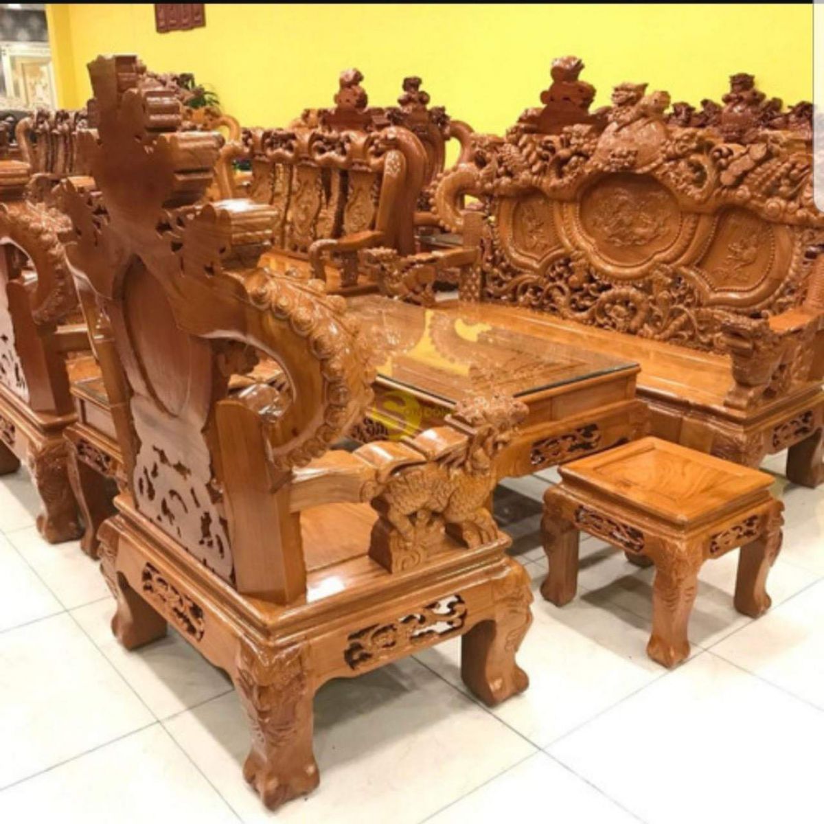 Bộ Trường Kỷ gỗ mang lại tài lộc và giữ không gian cổ kính nền kiến trúc xưa