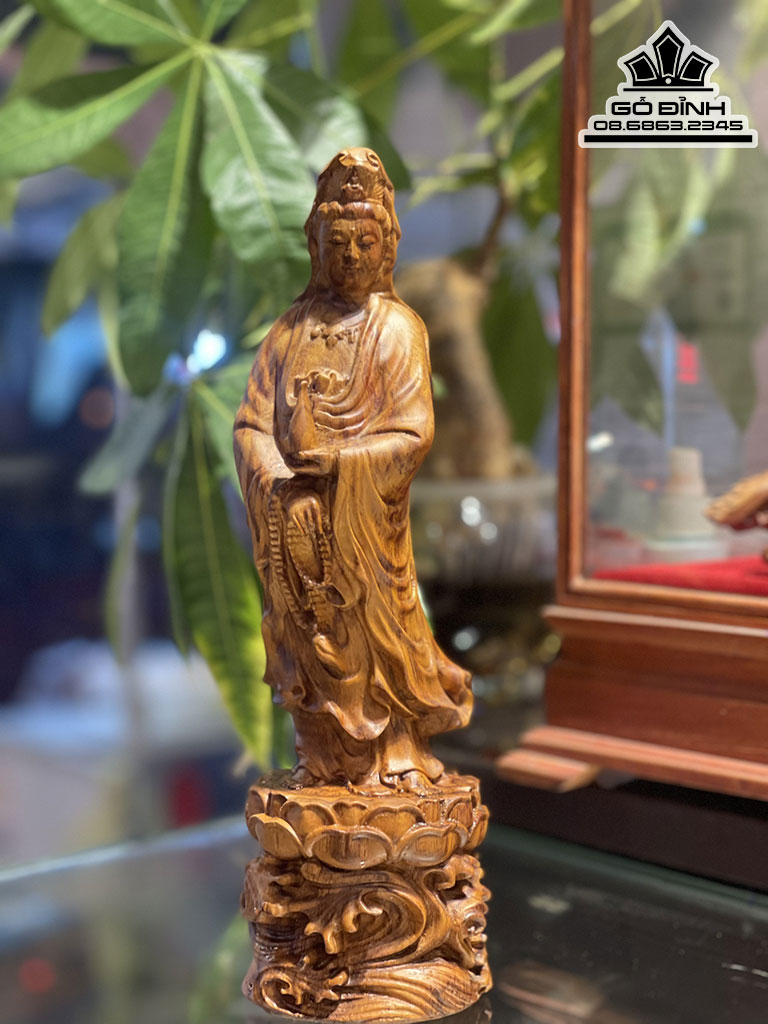 Tượng Phật Mẹ Quan Âm đứng tinh xảo tại Gỗ Đỉnh