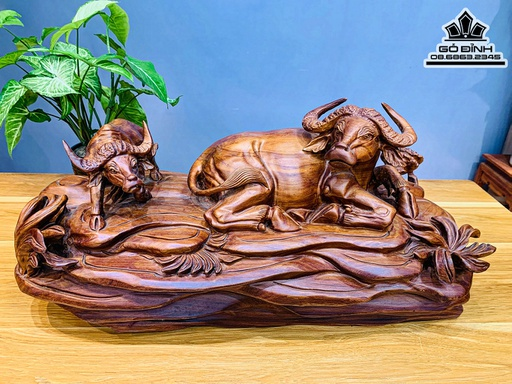 Tượng trâu gỗ chất liệu bền bỉ cùng năm tháng