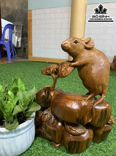 Tượng chuột hái nấm linh chi gỗ Ngọc Am