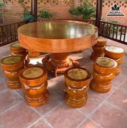 Bộ bàn tròn Gỗ Đỏ đôn mặt có kích thước đường kính 150cm, dày 35-45cm