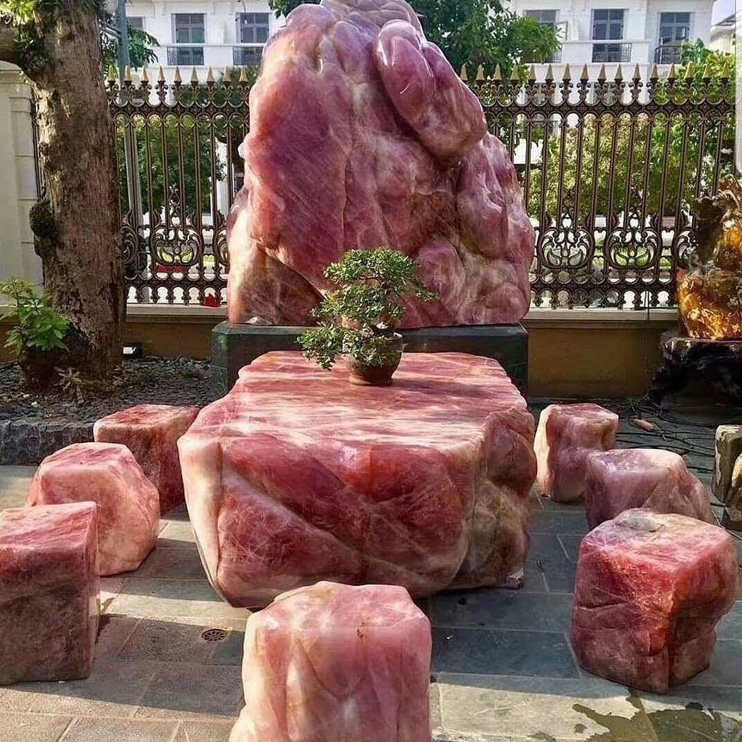 Bàn ghế Thạch Anh hồng tuyệt đẹp trị giá lên đến hàng tỷ đồng mà chỉ các đại gia mới dám sở hữu chúng