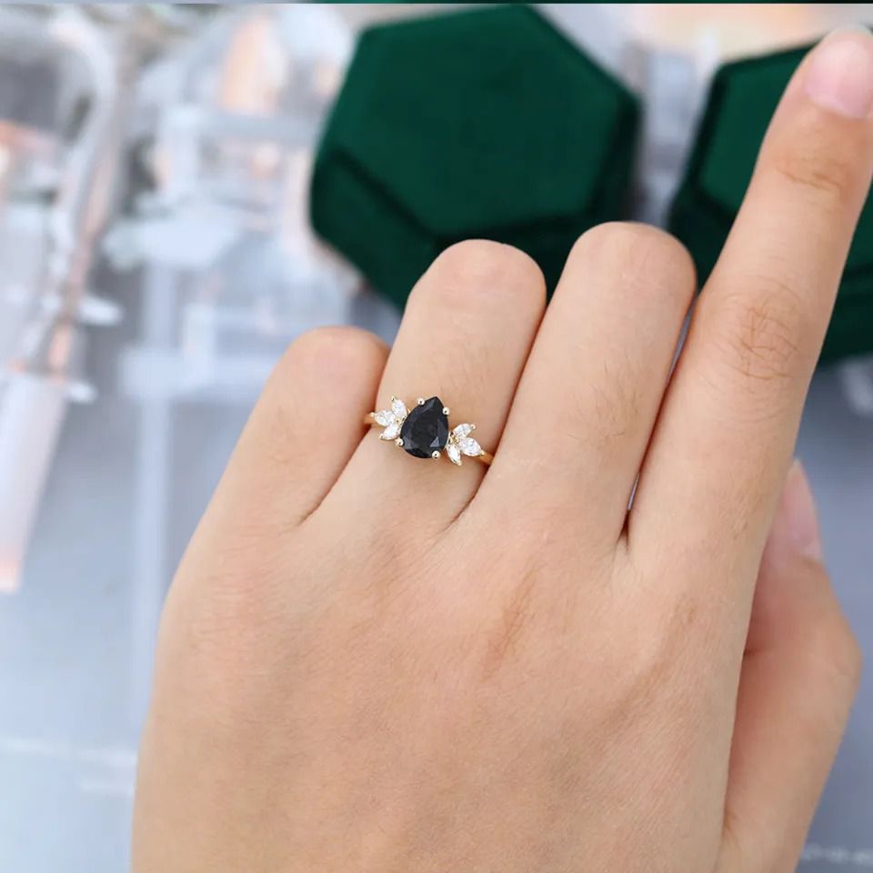 Nhẫn đá Thạch Anh đen đơn giản nhưng lại gây ấn tượng mạnh