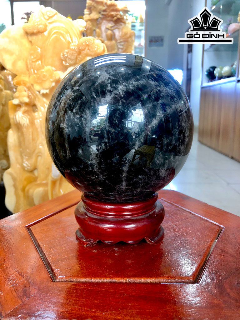 Bi cầu đá Thạch Anh đen giúp trang trí nhà hiệu quả