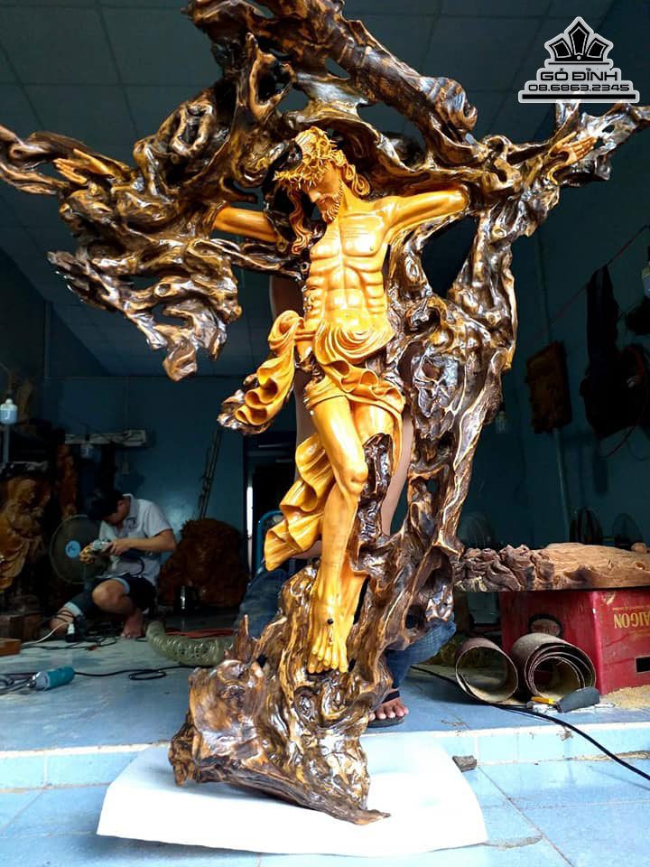 Tượng Chúa Chịu Nạn gỗ Trai