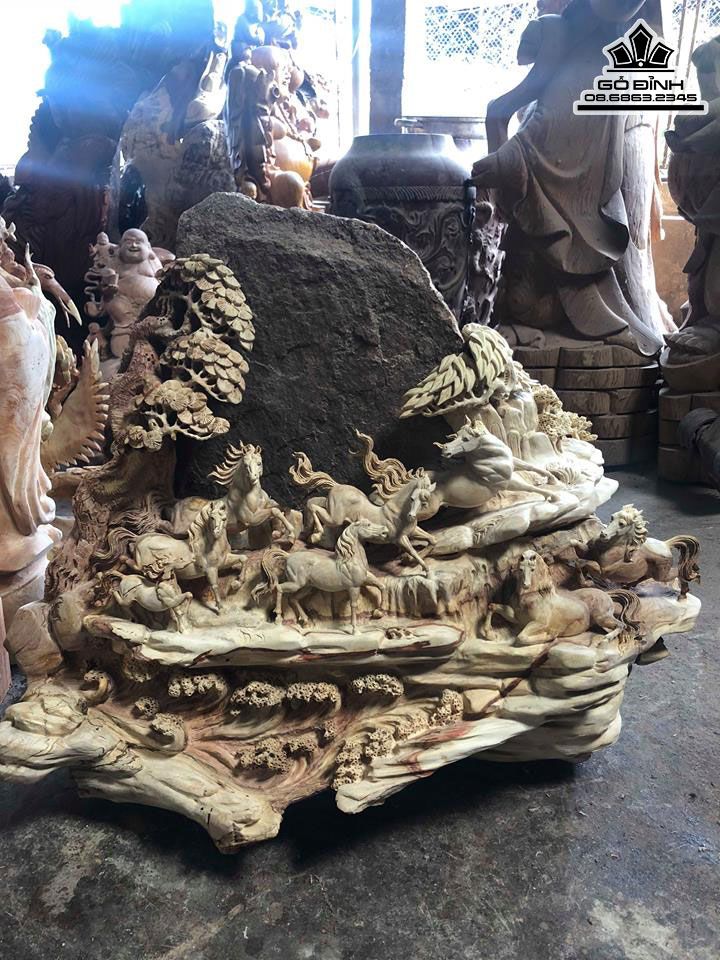 Tượng Bát Mã Phi Thiên gỗ Hương