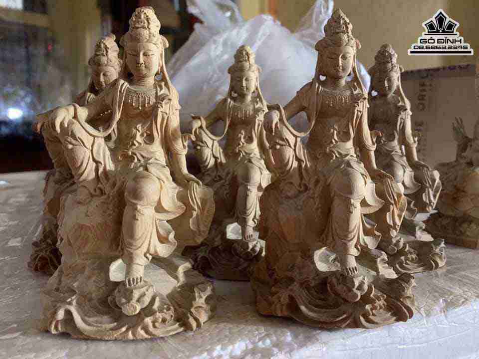 Tuong-Phat-Ba-Tu-Tai-De-Xe-Go-Bach-Xanh