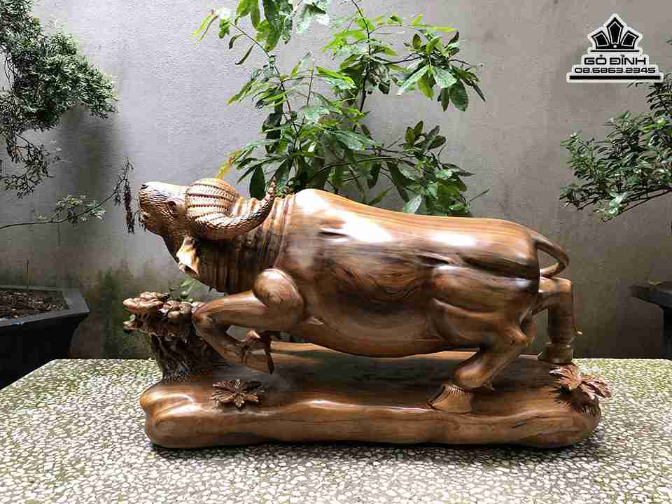 Tượng Trâu Gỗ Bách Xanh 2