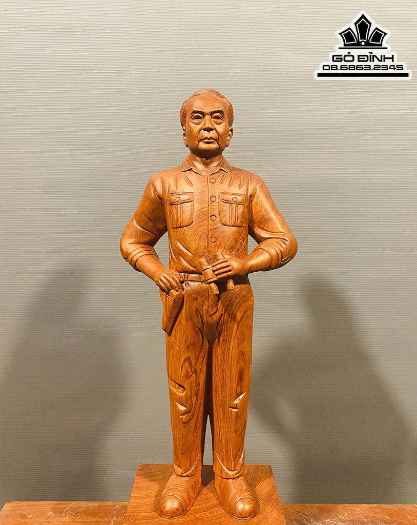 Tượng Đại Tướng Võ Nguyên Giáp Gỗ Hương Nguyên Khối Cao 60 Ngang 18 Sâu 12 (cm) 3