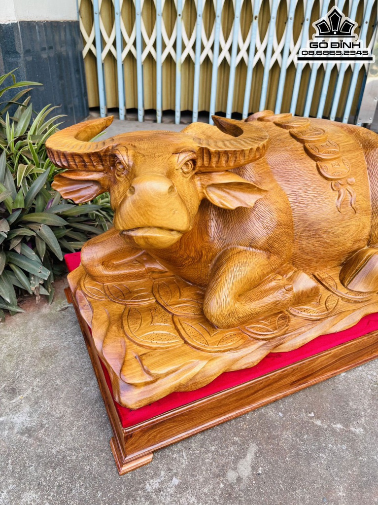 Tượng Trâu Phong Thủy Gỗ Hương Cao 32 Ngang 70 Sâu 38 (cm)