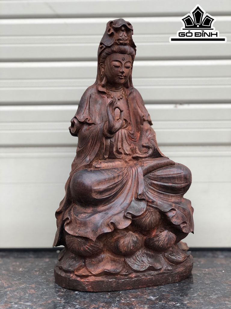 Tượng Phật Bà Quan Âm Gỗ Trắc Cao 28 Ngang 15 Sâu 13 (cm)