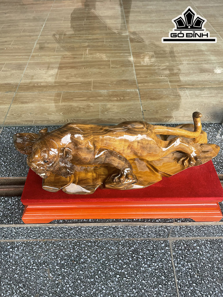 Tượng Hổ Phong Thủy Gỗ Bách Xanh Ngang 48 Cao 20 Sâu 17 (cm)