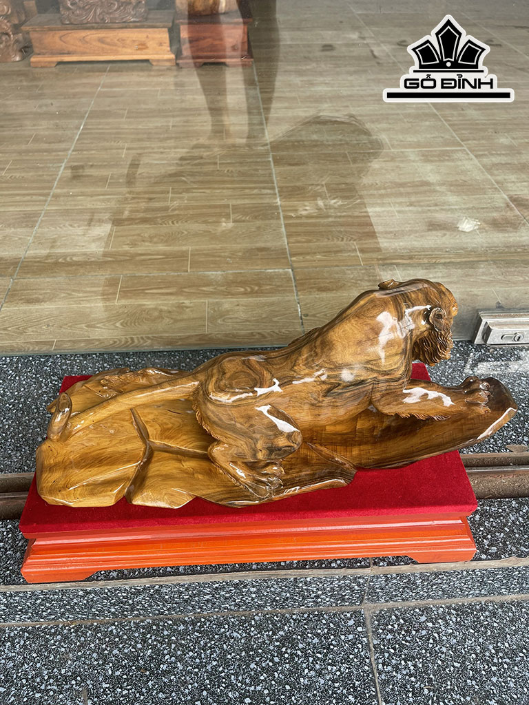 Tượng Hổ Phong Thủy Gỗ Bách Xanh Ngang 48 Cao 20 Sâu 17 (cm)