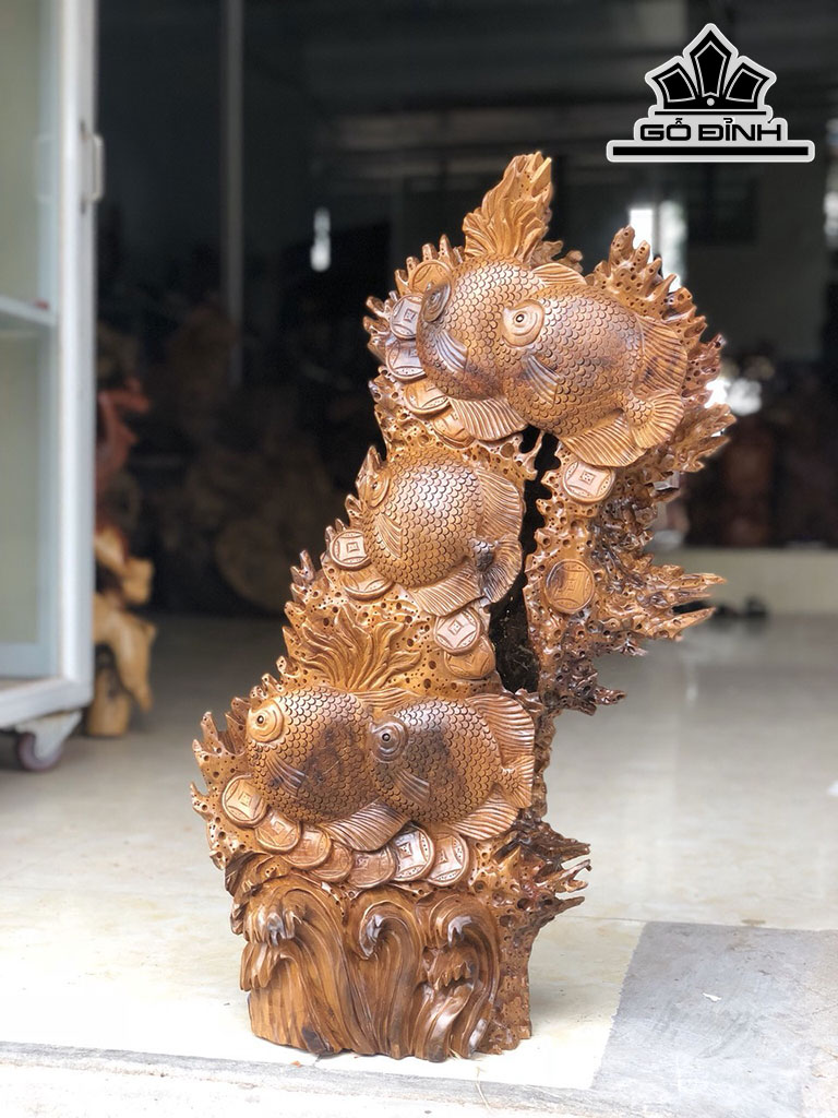Tượng Cá Đồng Tiền Gỗ Bách Xanh Cao 66 Ngang 39 Sâu 18 (cm)