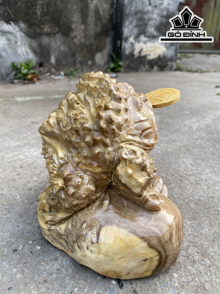 Tượng Thiềm Thừ Gỗ Hương Ôm Đá Cao 16 Ngang 19 Sâu 15 (cm)