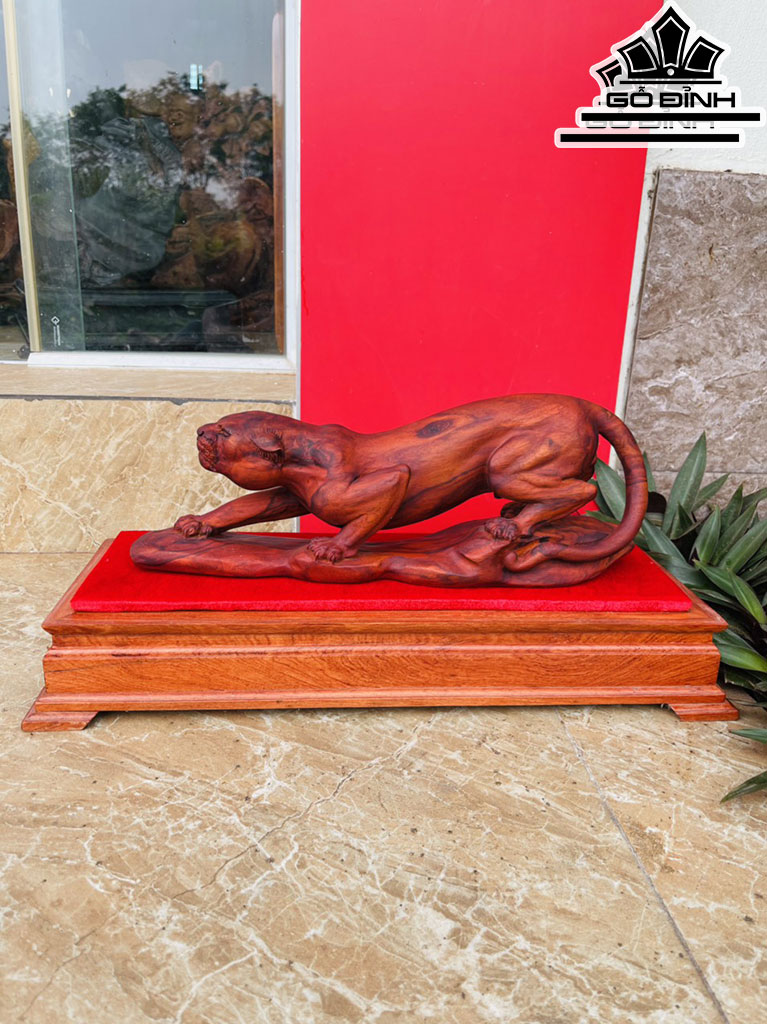 Tượng Báo Săn Mồi Gỗ Sưa Ngang 39 Cao 13 Sâu 10 (cm)