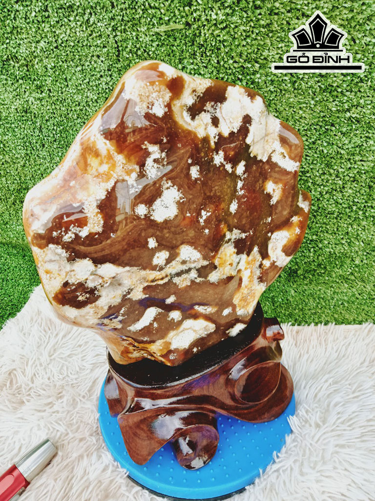 Tác Phẩm Đá Mã Não Cao 39 Ngang 28 (cm) 8,2kg