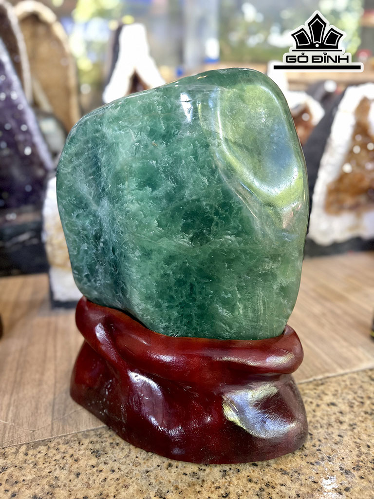 Tác Phẩm Đá Flourite Cao 30 Ngang 18 (cm) 15,73kg