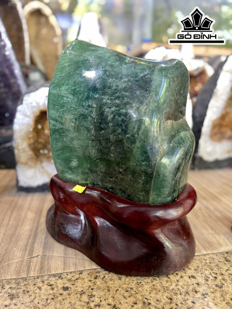 Tác Phẩm Đá Flourite Cao 30 Ngang 18 (cm) 15,73kg