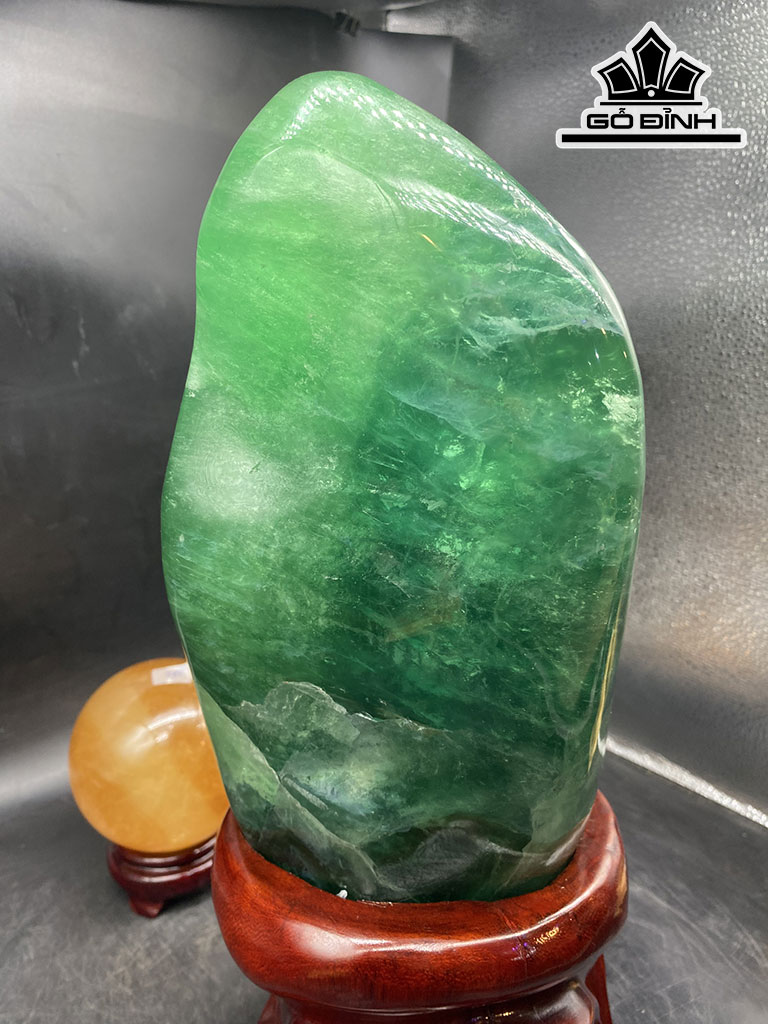 Tác Phẩm Đá Flourite Cao 38 Ngang 18 Sâu 12 (cm) 10kg