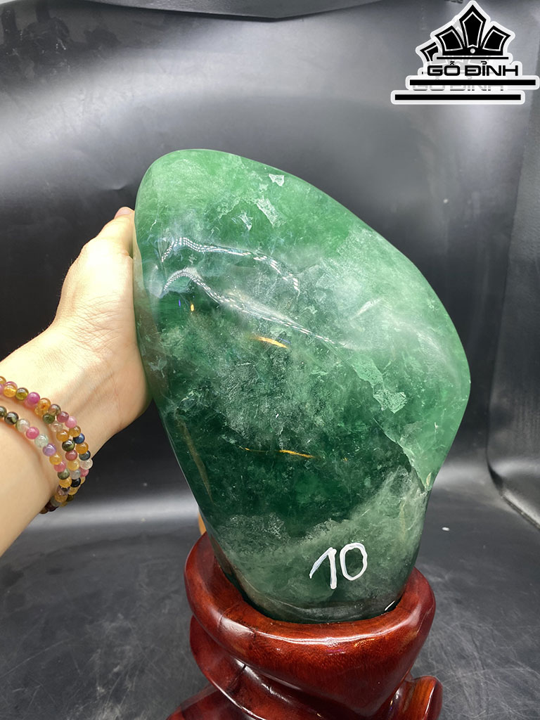 Tác Phẩm Đá Flourite Cao 38 Ngang 18 Sâu 12 (cm) 10kg