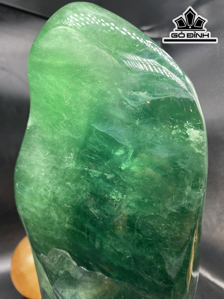 Tác Phẩm Đá Flourite Cao 38 Ngang 18 Sâu 12 (cm) 10kg