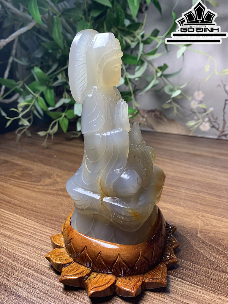 Tượng Mẹ Quan Âm Đá Mã Não Cao 19,5 Ngang 13 Sâu 13 (cm)