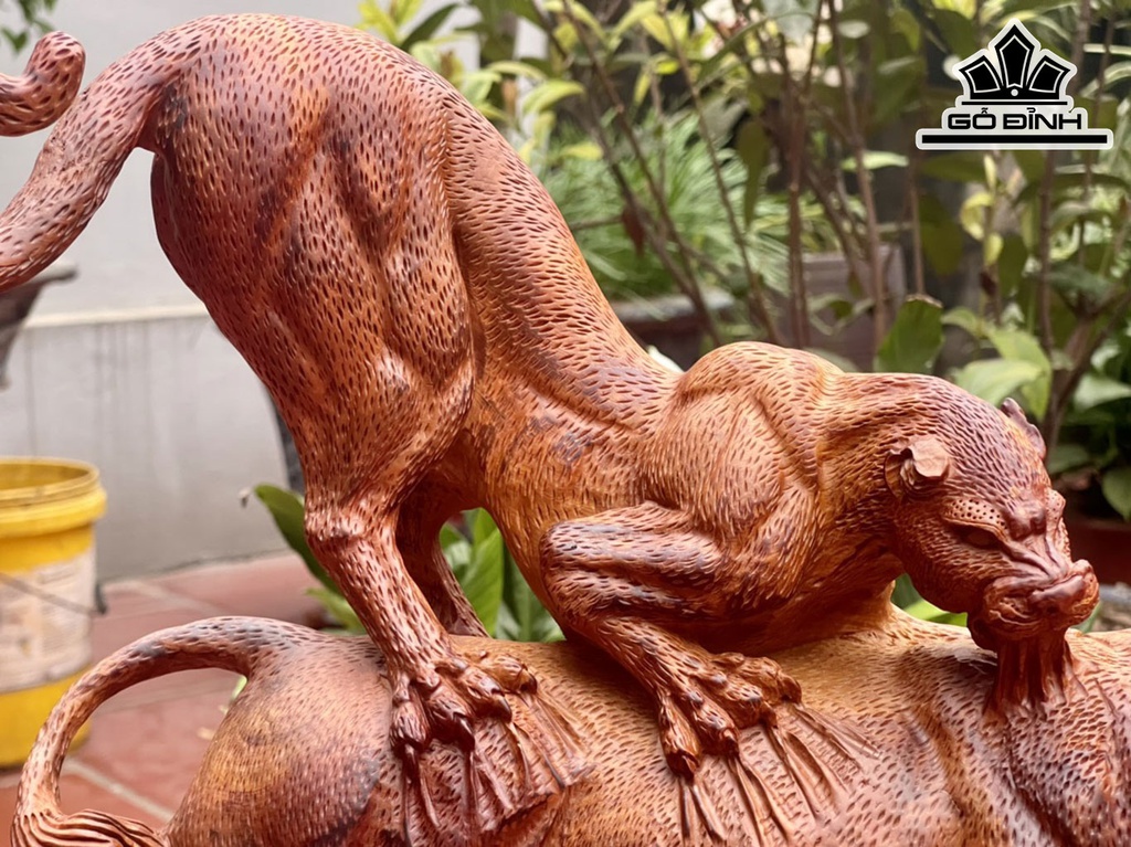 Tác Phẩm Sinh Tồn Gỗ Hương Cao 44 Ngang 46 Sâu 30 (cm)