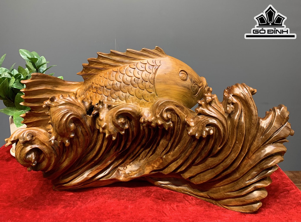 Tượng Cá Chép Ngậm Ngọc Gỗ Ngọc Am Cao 31 Ngang 52 Sâu 23 (cm)