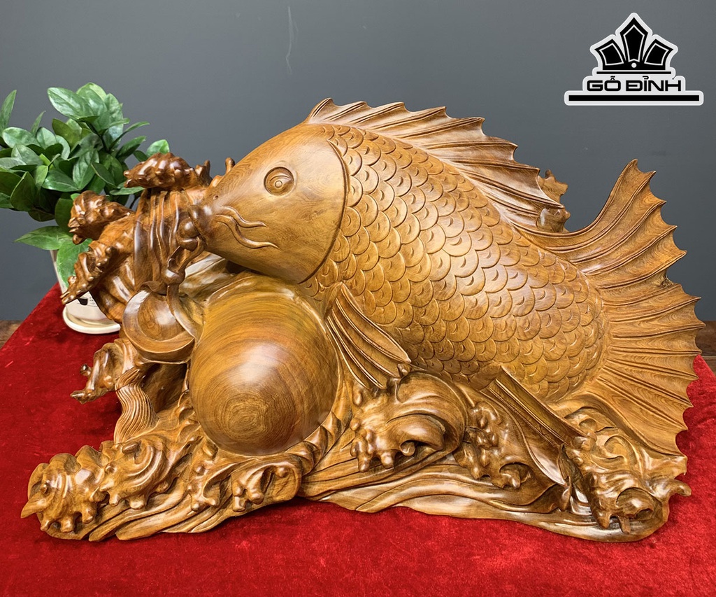 Tượng Cá Chép Ngậm Ngọc Gỗ Ngọc Am Cao 31 Ngang 52 Sâu 23 (cm)