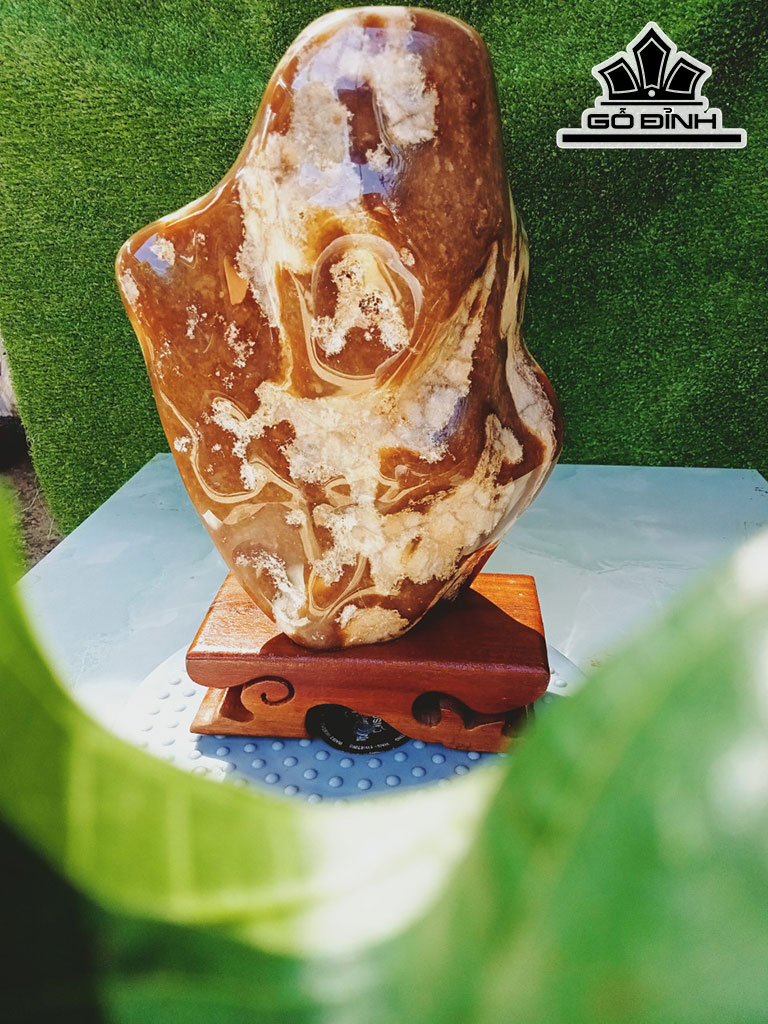 Tác Phẩm Đá Mã Não Cao 29 Ngang 18 (cm) 4kg