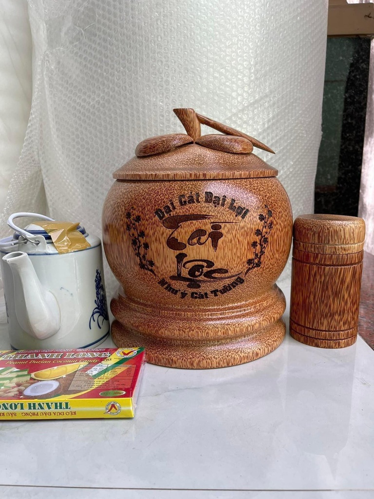 vo-binh-giu-nhiet-nap-mang-cut-khac-chu-tai-loc-go-dua-loai-15-lit-421556