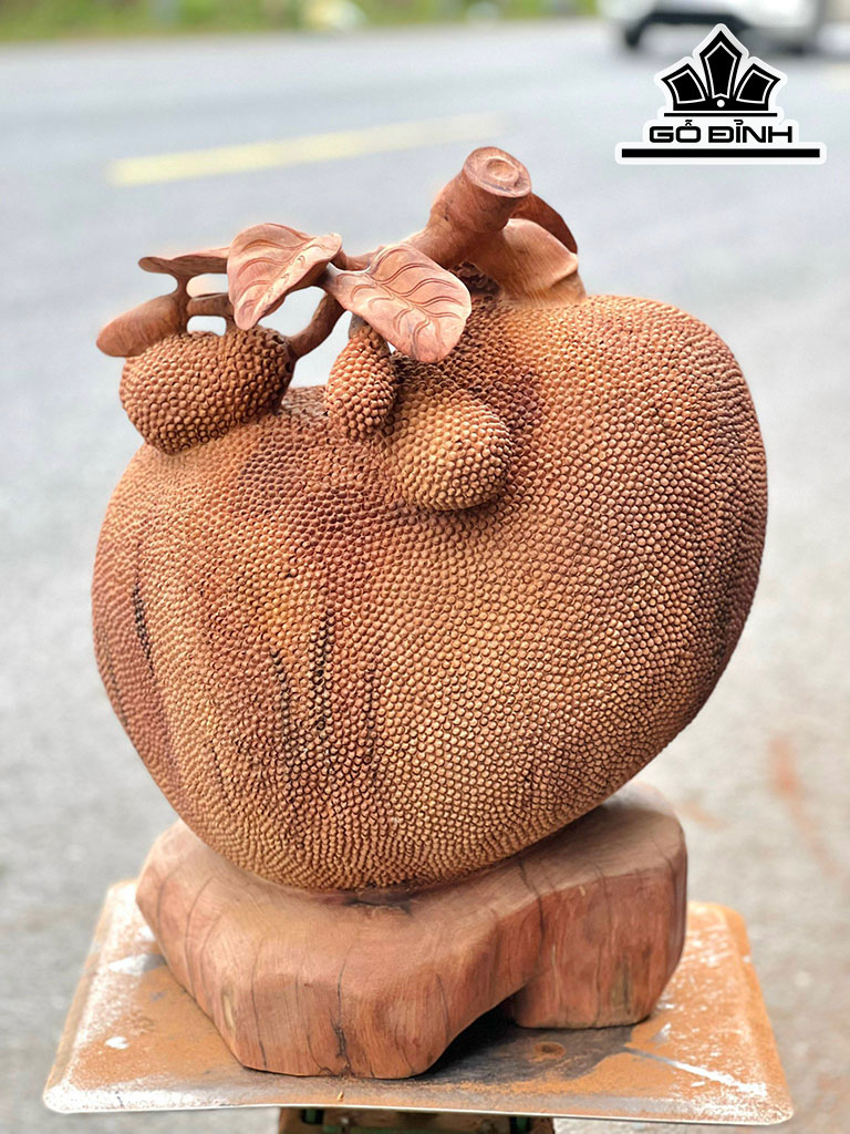 qua-mit-phong-thuy-go-huong-cao-55-ngang-45-sau-32-cm-423047