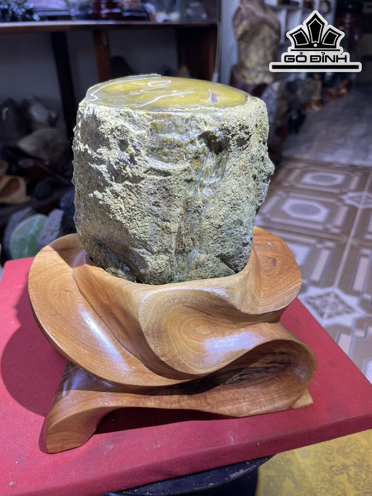 Tác Phẩm Gỗ Hóa Ngọc Cao 21 (cm) 3,5kg