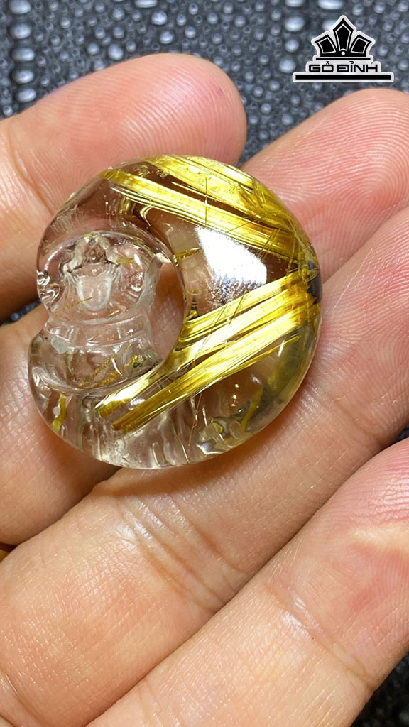 Mặt Dây Chuyền Quan Âm Tọa Nguyệt Đá Thạch Anh Tóc Vàng Cao 30,9 Ngang 30 Sâu 11,9 (mm) 13g
