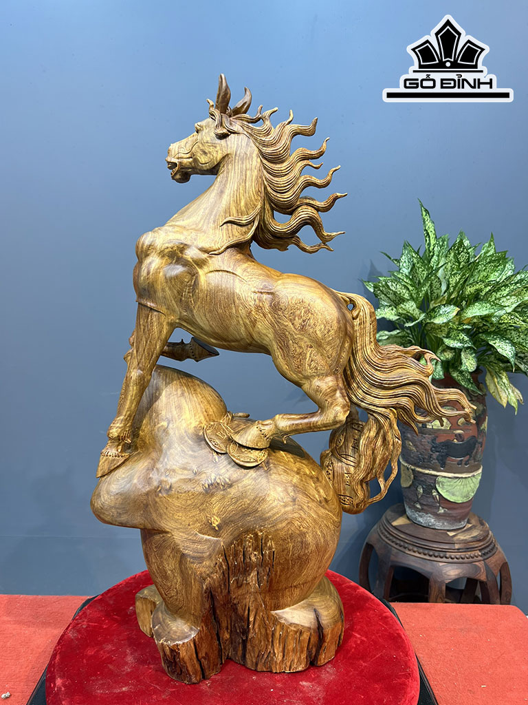 tuong-ngua-phong-thuy-nhat-ma-phi-thien-go-huong-cao-77-ngang-48-sau-26-cm-435466