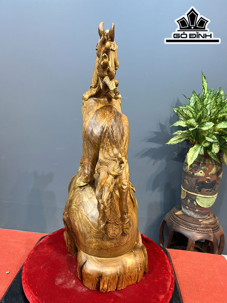 tuong-ngua-phong-thuy-nhat-ma-phi-thien-go-huong-cao-77-ngang-48-sau-26-cm-435467