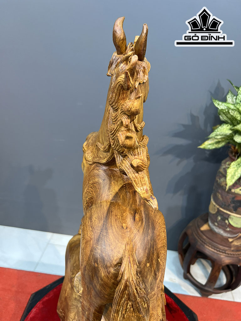 tuong-ngua-phong-thuy-nhat-ma-phi-thien-go-huong-cao-77-ngang-48-sau-26-cm-435471