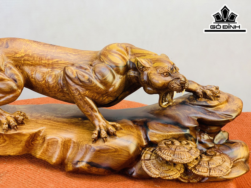 tuong-quan-tu-bao-bien-go-cam-cao-235-ngang-66-sau-165-cm-436730
