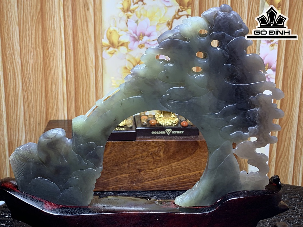 Tác Phẩm Du Sơn Ngoạn Thủy Đá Ngọc Bích (Nephrite Jade) Cao 204 Ngang 149 Sâu 14,1 (mm) 372,8g